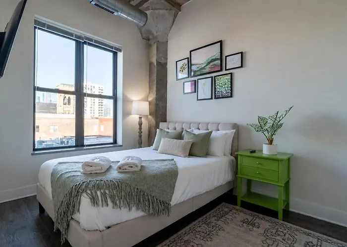 South Loop 2br Retreat With Skyline View And Optional Parking For 8 Guests Near Mccormick Place And Soldier Field * Chicago