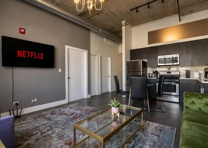 South Loop 2br Retreat With Skyline View And Optional Parking For 8 Guests Near Mccormick Place And Soldier Field Apartment Chicago