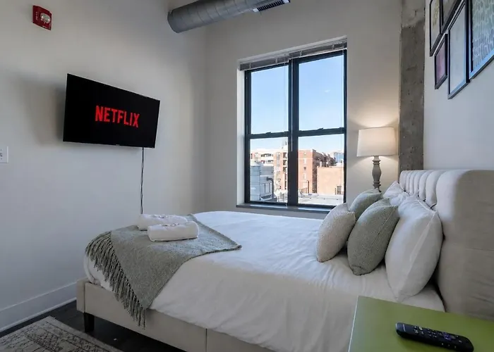 South Loop 2br Retreat With Skyline View And Optional Parking For 8 Guests Near Mccormick Place And Soldier Field *