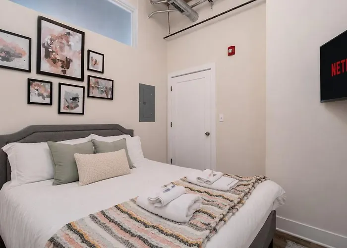 Apartment South Loop 2br Retreat With Skyline View And Optional Parking For 8 Guests Near Mccormick Place And Soldier Field