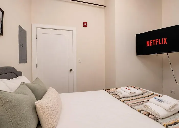 Apartment South Loop 2br Retreat With Skyline View And Optional Parking For 8 Guests Near Mccormick Place And Soldier Field