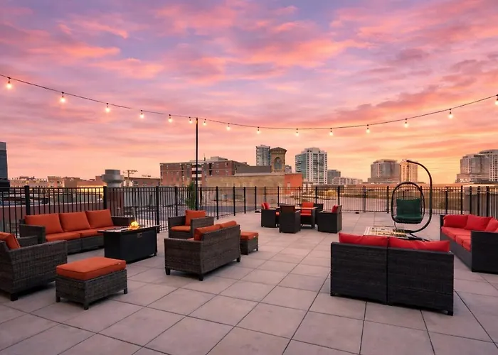 South Loop 2br Retreat With Skyline View And Optional Parking For 8 Guests Near Mccormick Place And Soldier Field Apartment Chicago